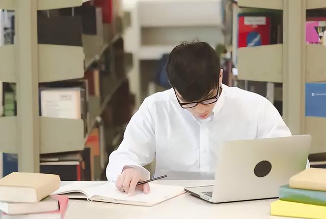 学什么专业比较好就业，大学要学什么专业好就业（本科“就业率前50”专业排名）