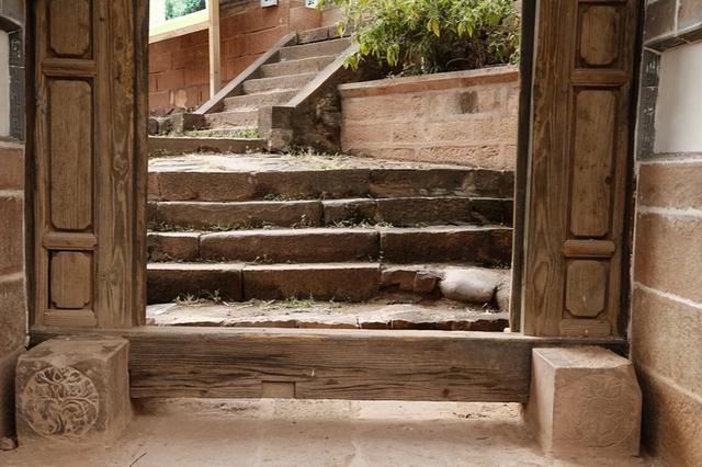 古代小斯是什么意思，小斯是啥意思（房屋中只设置一道门是为什么）