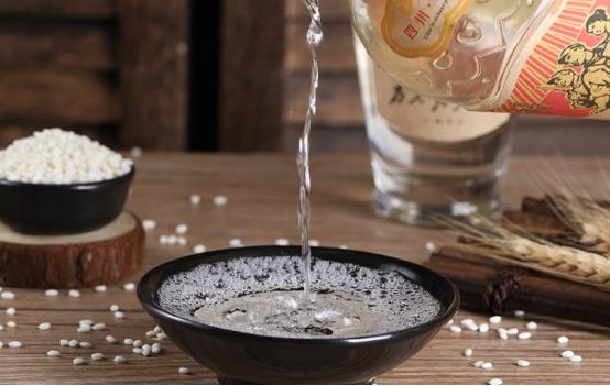 百老泉散酒怎么样，12元的百老泉散酒是纯粮酒吗（市面上2种被列入“黑名单”的白酒）