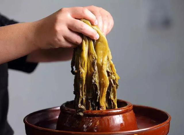 冻肉怎么做酸菜白肉，冻肉怎么做酸菜白肉好吃（传承了3000年的老坛酸菜）