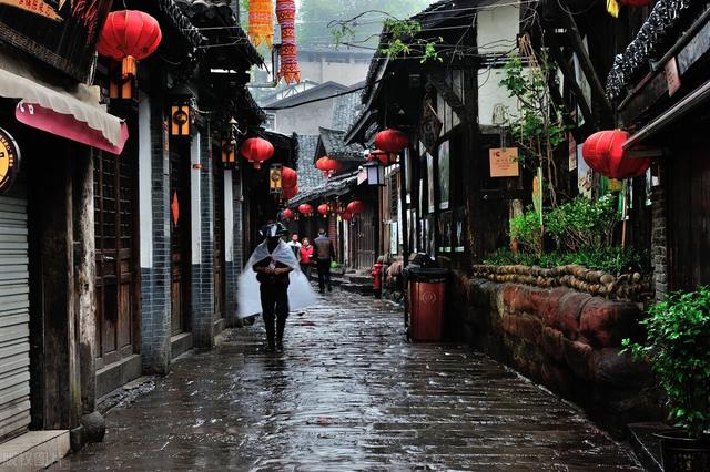 重庆旅游必去景点排名，重庆十佳旅游景点排行榜（重庆十个景点都值得一去）