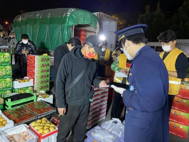 锦绣大地批发市场，北京锦绣大地批发市场在哪里（严把“防疫”关）