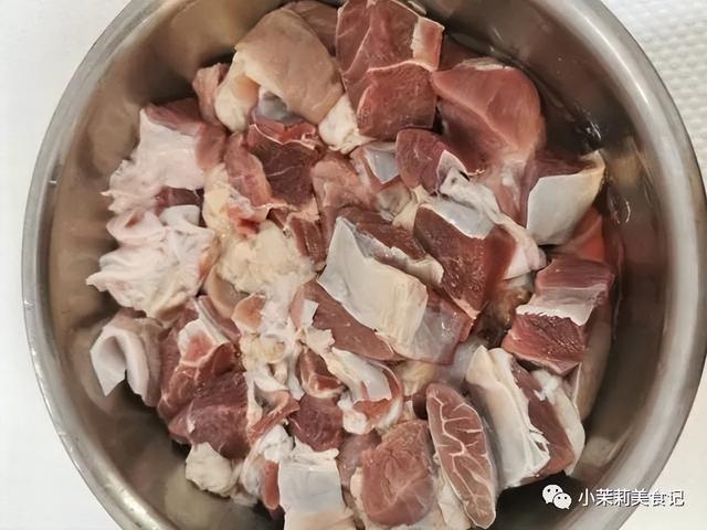 炖牛肉要焯水吗，炖牛肉一定要焯水吗（牛肉软烂又入味）