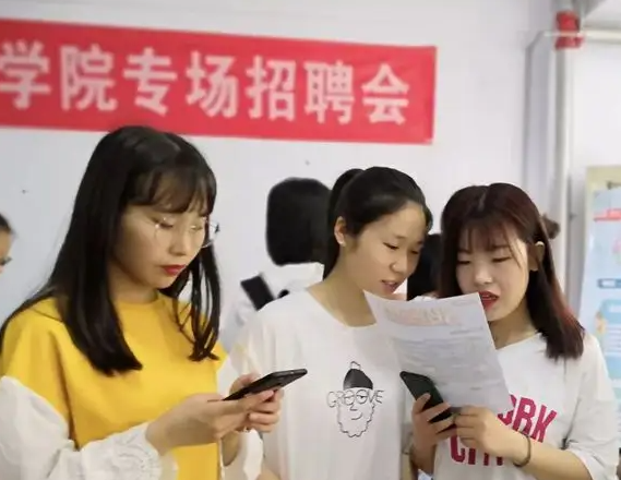 汉语言文学就业前景，2021年汉语言文学专业就业前景与就业形势政策分析（“受冷落”的汉语言文学专业）