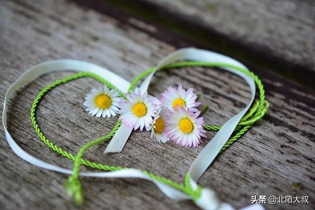 女生谈恋爱的方法技巧，女孩子恋爱技巧（强烈分享10个女生越早知道越好的恋爱忠告）