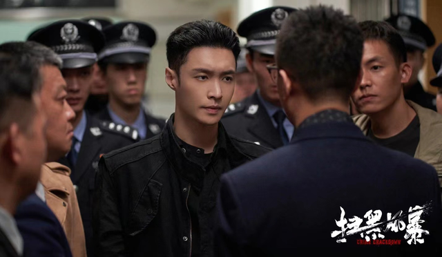 现在的黄子韬没以前的颜值高了，四人中独留一人有事业心