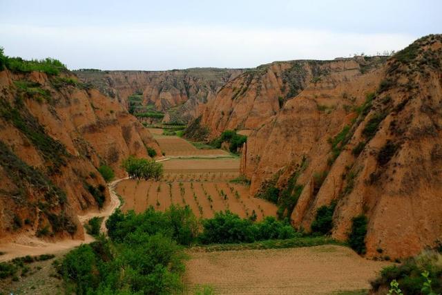 关于泥沙介绍，泥沙怎么形成的（为何国家不清理河底泥沙）