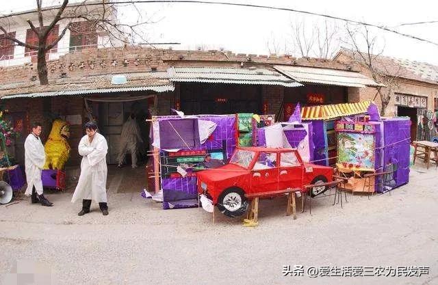 镜子对着床有什么忌讳，镜子对着床用布遮挡能化解吗（这些被误会的农村习俗）