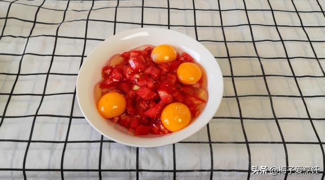 西红柿的吃法，西红柿的吃法与功效（筷子一搅锅一蒸）