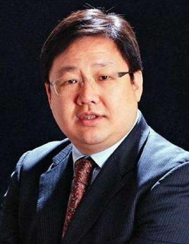 姜丰的前夫，她曾为嫁英国高管改国籍离开央视（前央视主持赴英留学生子）