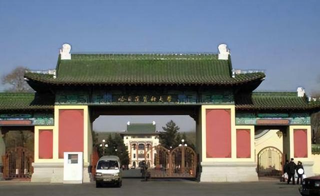 哈尔滨医科大学专业，哈尔滨医科大学顶尖专业有哪些（哈尔滨医科大学和大连医科大学相比）