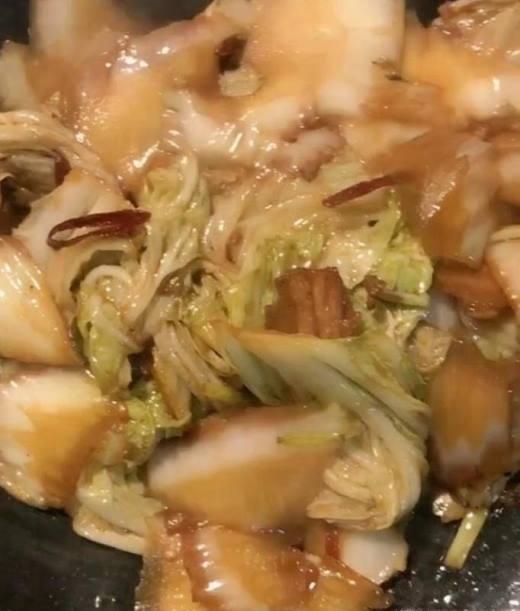 五花肉和大白菜怎样炒好吃，家常菜大白菜炒肉的做法