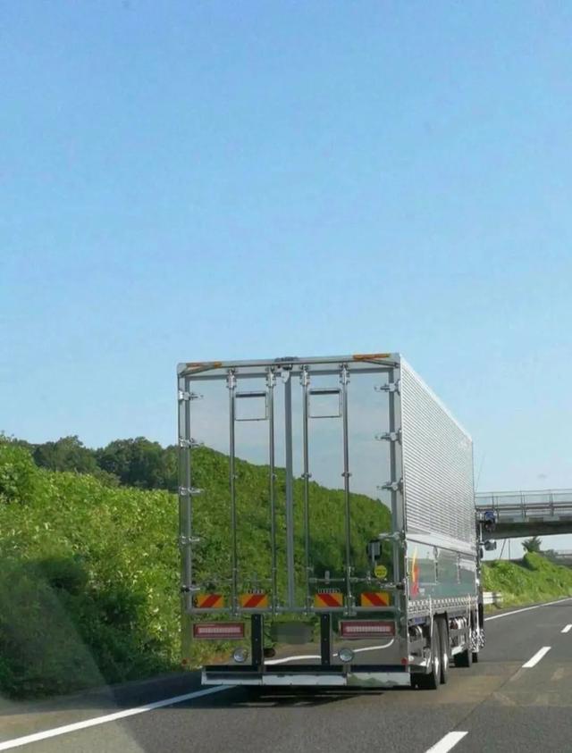 倒过来看很恶心的图，恐怖图片（这些迷惑性超强的错觉照片）