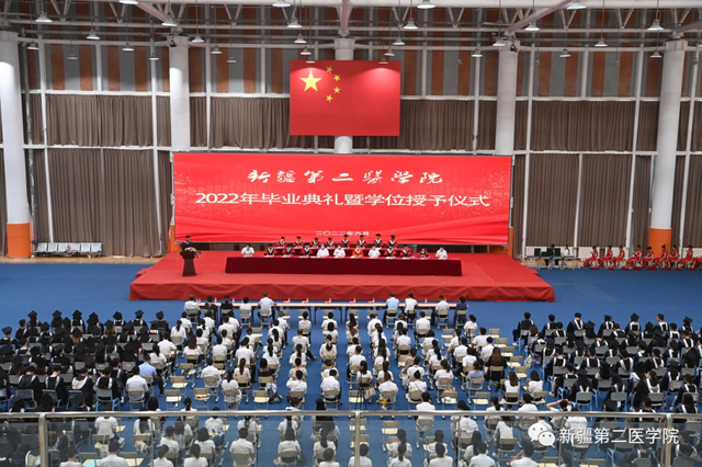 新疆第二医学院是公办吗，新疆第二医学院怎么样（我在新疆第二医学院等你）