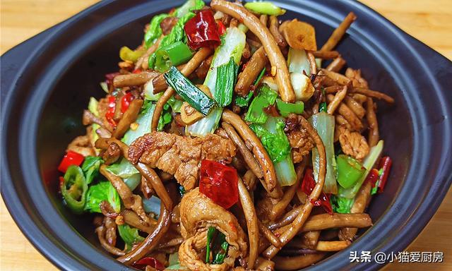 干茶树菇怎么吃，干茶树菇可以怎么吃（教你在家做干锅茶树菇）