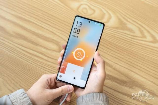 背部首，背的部首是什么（这三款手机让你瞬间“满血复活”）