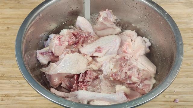 煲母鸡汤的方法，煲母鸡汤的方法与步骤（牢记“3放3不放”搭配）