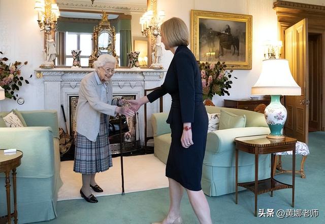 英国第一铁娘子有个怎样的父亲，英国女总统铁娘子（“纸娘子”还是“疯娘子”）