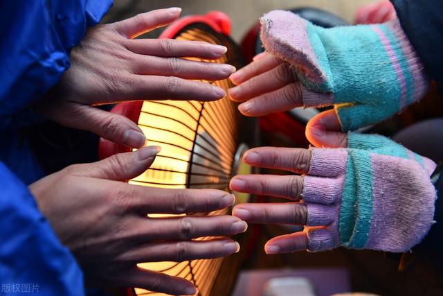 烤火上火吗,烤箱烤的东西会上火吗(冬天烤电火会上火吗)