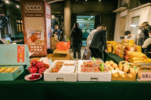 盐城特色老八大碗，这里的年货、年夜饭人气爆棚