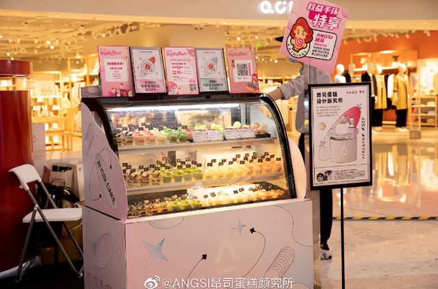 世界上最大的蛋糕，世界著名的十款蛋糕（中国最“作死”网红店）