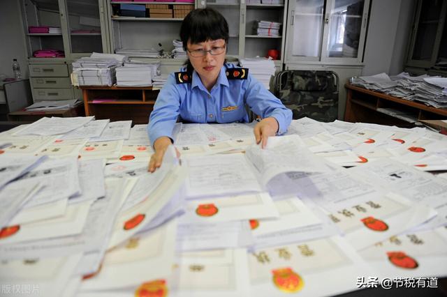 年收入15万要交多少个人所得税，年薪15万税后多少（一般纳税人也有税收优惠了）