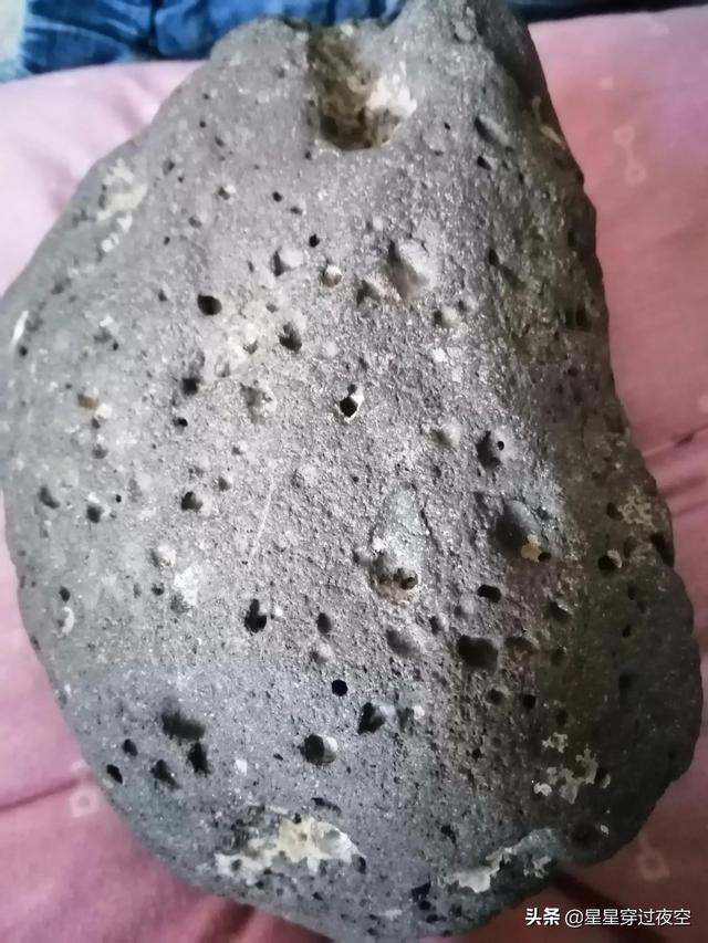 鉴别玻璃陨石土方法,玻璃陨石的鉴定方法怎样鉴定陨石(陨石鉴定的几个