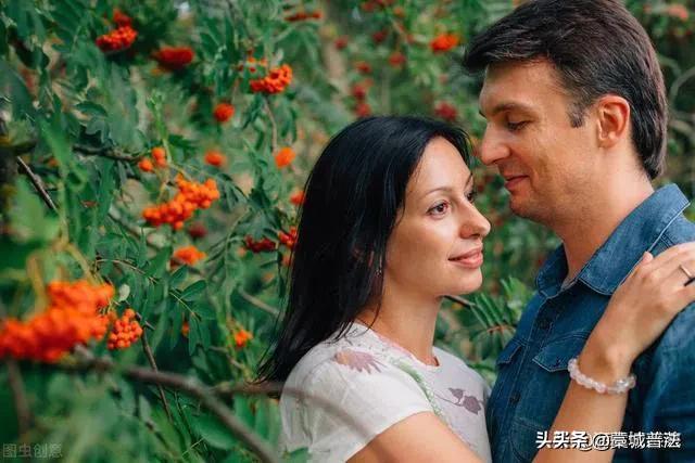 离婚了住在一起在法律上算什么（男女同居与结婚）