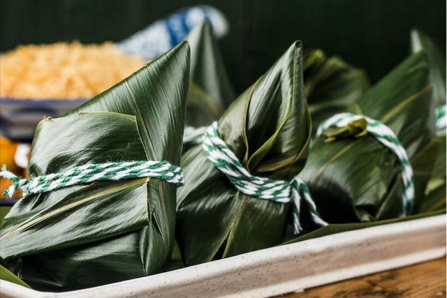 三角粽怎么包，三角粽怎么包慢动作（加凉水还是开水）