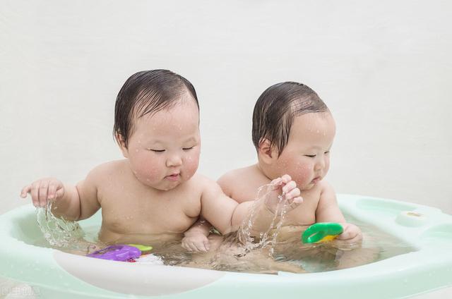 婴幼儿智力开发，01岁宝宝智力开发4法则（宝宝的智力就是这么一点一点提升的）