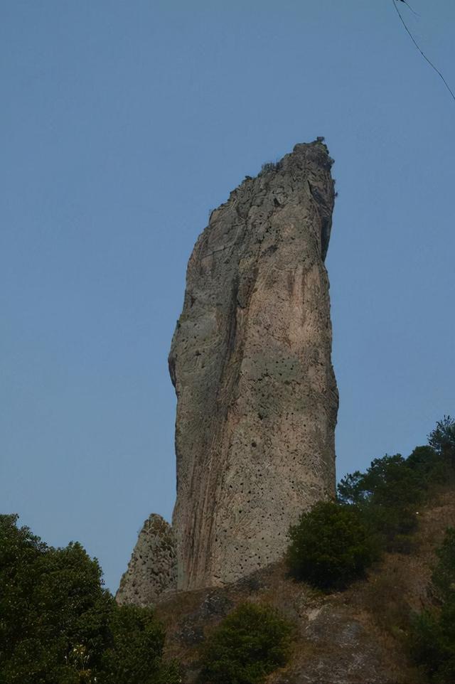 2,《墨梅》元·王冕我家洗硯池邊樹,朵朵花開淡墨痕.