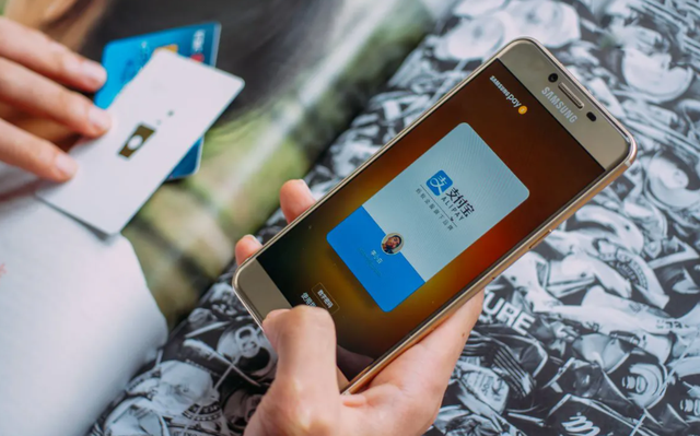 银行卡丢了可以补办原卡号吗，银行卡丢了可以注销账户吗（微信支付宝绑定的银行卡怎么办）