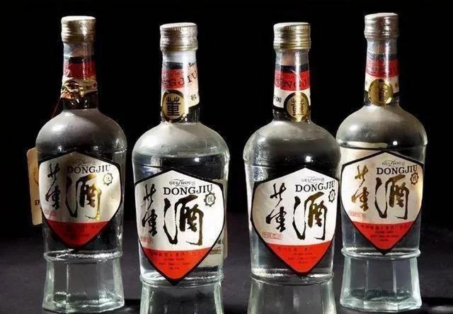 竹叶青酒的功效与作用，山西竹叶青酒的功效与作用（董酒和竹叶青谁更胜一筹）