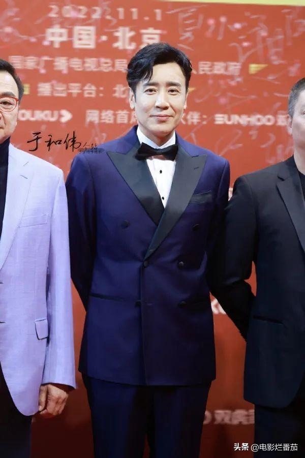 一打扮就惊艳的女生，什么人是一打扮起来就很惊艳的（热依扎黑寡妇造型揽大奖）