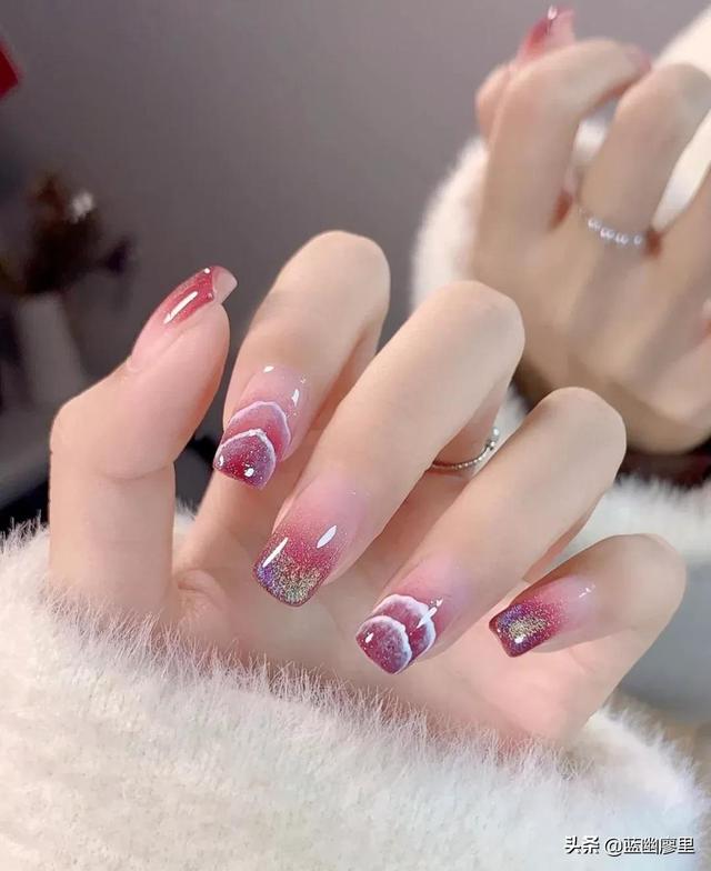 指甲发黄了怎么办，指甲发黄了怎么办小妙招（美甲时间久了为什么会发黄）