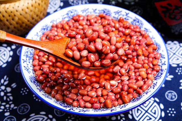 红豆没泡煮多久才会熟，红豆不泡煮多久才会熟（10分钟软烂开花）