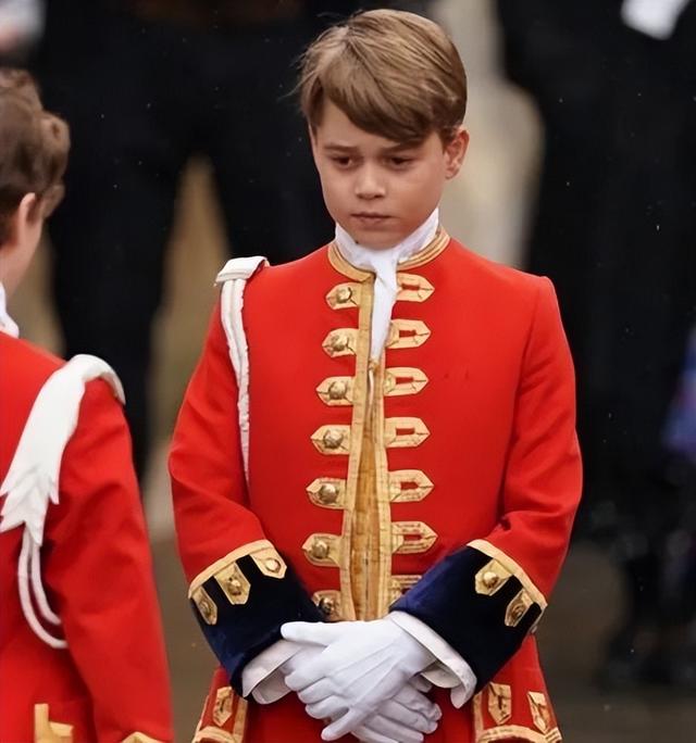 英国现任国王是谁，英国新任国王查尔斯简介（“70年太子”终于加冕成英国国王）