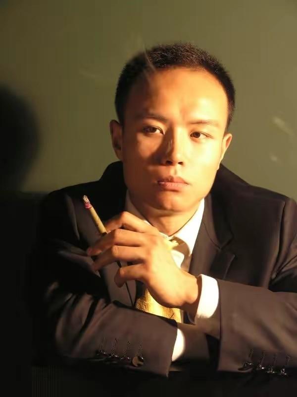 一瓶白酒，一颗“蛋蛋”，“人生导师”乐嘉的毁灭史