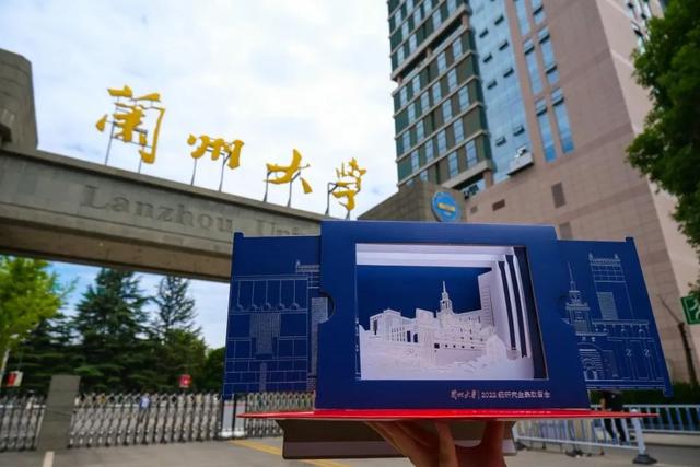 中国邮政物流查询，如何查询中国邮政物流编号（这些心意满满的录取通知书）