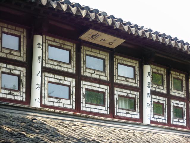 描述拙政园里的石舫，对拙政园的描写（金秋荷香——苏州拙政园<十>）