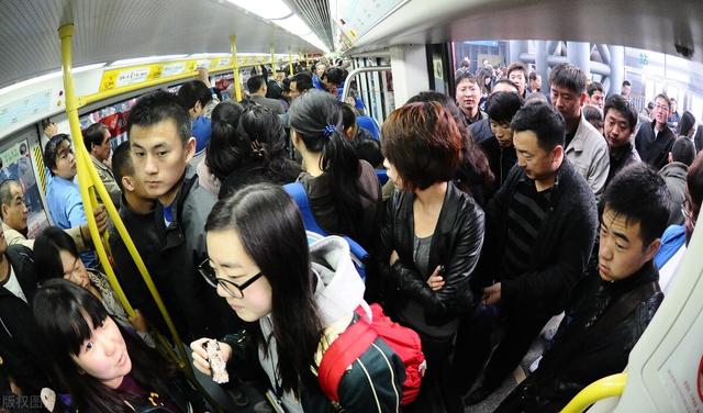 微博怎么设置水印，微博图片下方的水印怎么设置（证件照打水印这事）