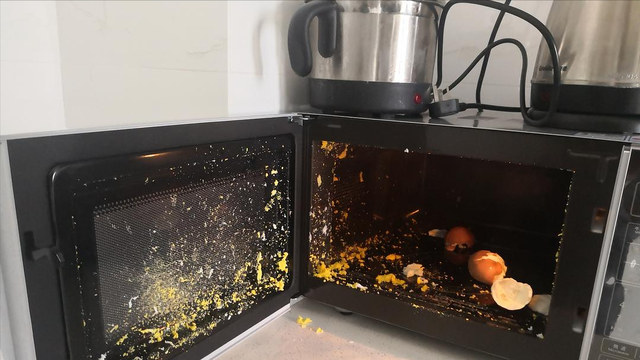 微波炉可以煮鸡蛋吗,微波炉蒸蛋几分钟(男子吃鸡蛋突然爆炸)