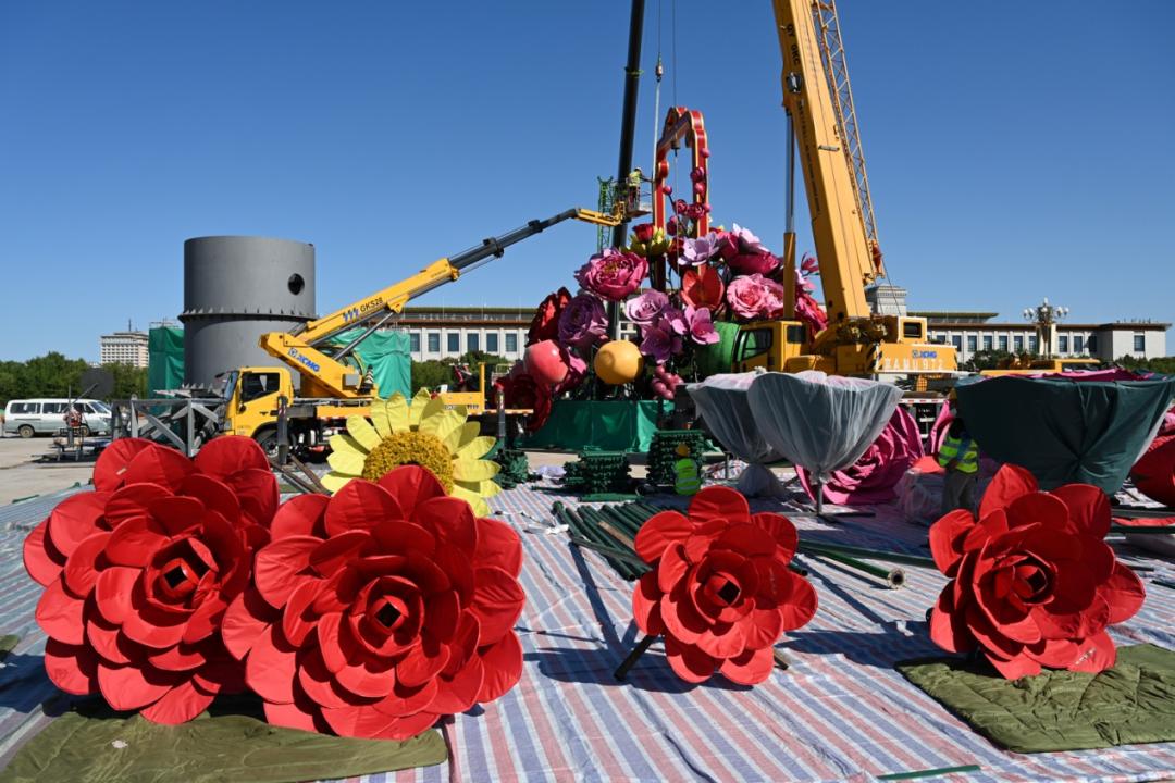 国庆节摆花造型图片，天安门广场布置花篮迎国庆