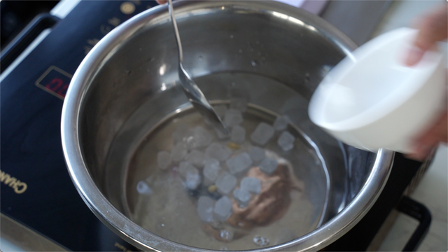 大蒜怎么腌制好吃，怎样腌大蒜好吃（三个步骤搞定腌“糖蒜”酸爽爽脆）