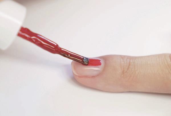 美甲底胶和胶水一样吗，美甲底胶和胶水一样吗图片（胶水美甲刷毛怎么选）