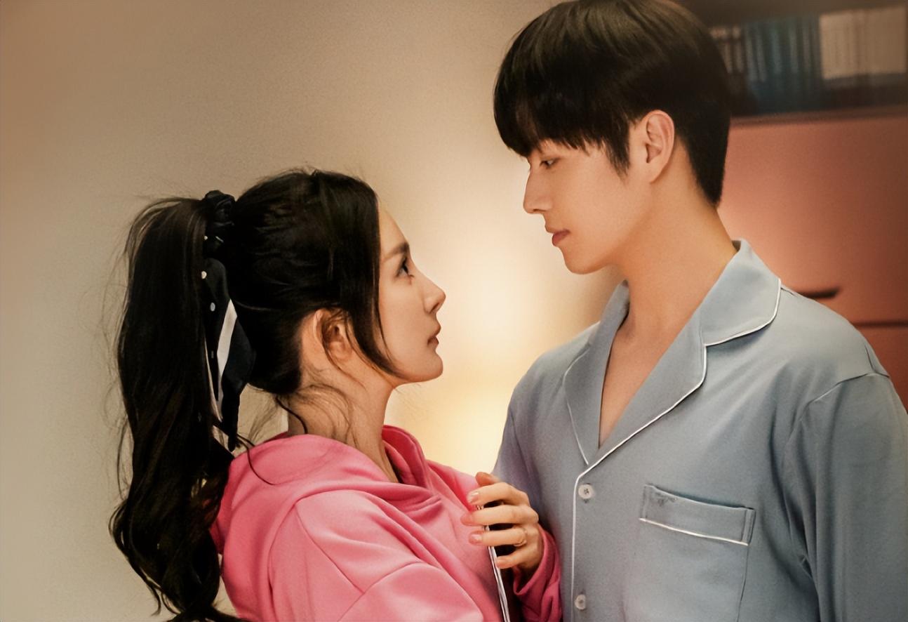 许凯上演姐弟恋,剧情看点十足,总局但男二号李泽锋却意外圈到了新粉丝