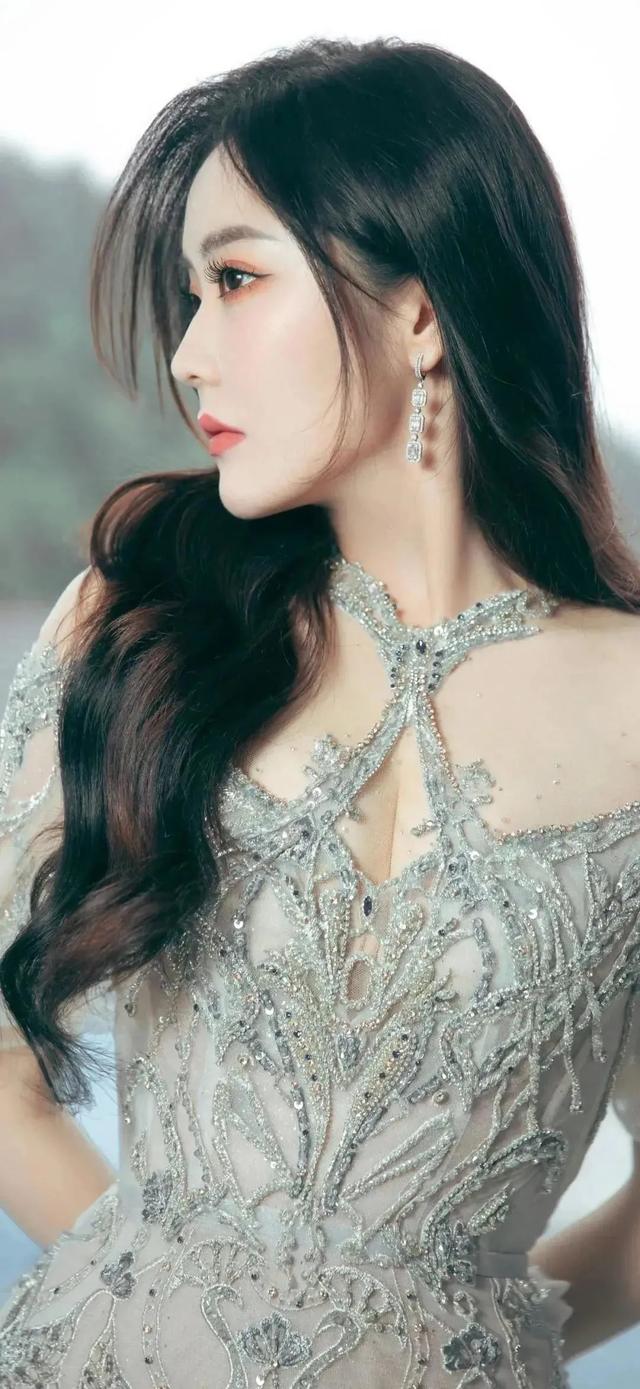 碎花裙女生头像，部位穿小裙子的女生头微信（每日壁纸，小裙子）