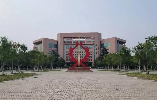 菏泽学院图书馆，大美菏泽风景（菏泽学院与潍坊学院分析对比）