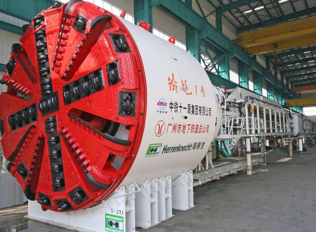 盾构机工作原理，盾构机的工作原理是什么（中国4000吨盾构机创新高）