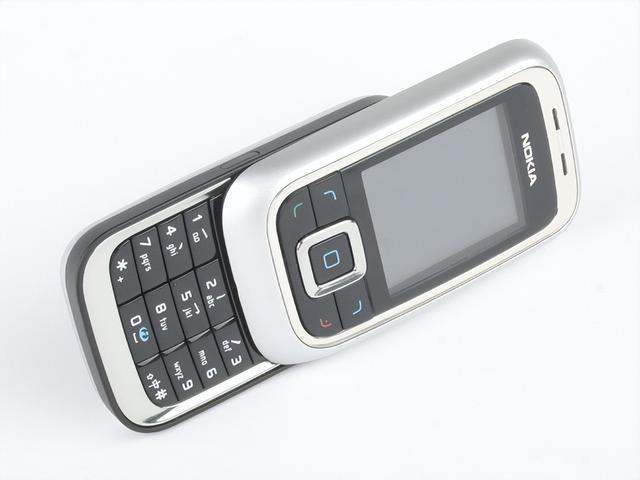 最新滑盖手机推荐,轻巧的掌中滑盖——诺基亚6111手机
